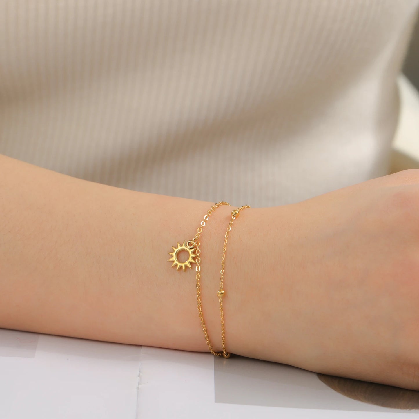 Pulseira Bracelete Com Pingente Sol Oco