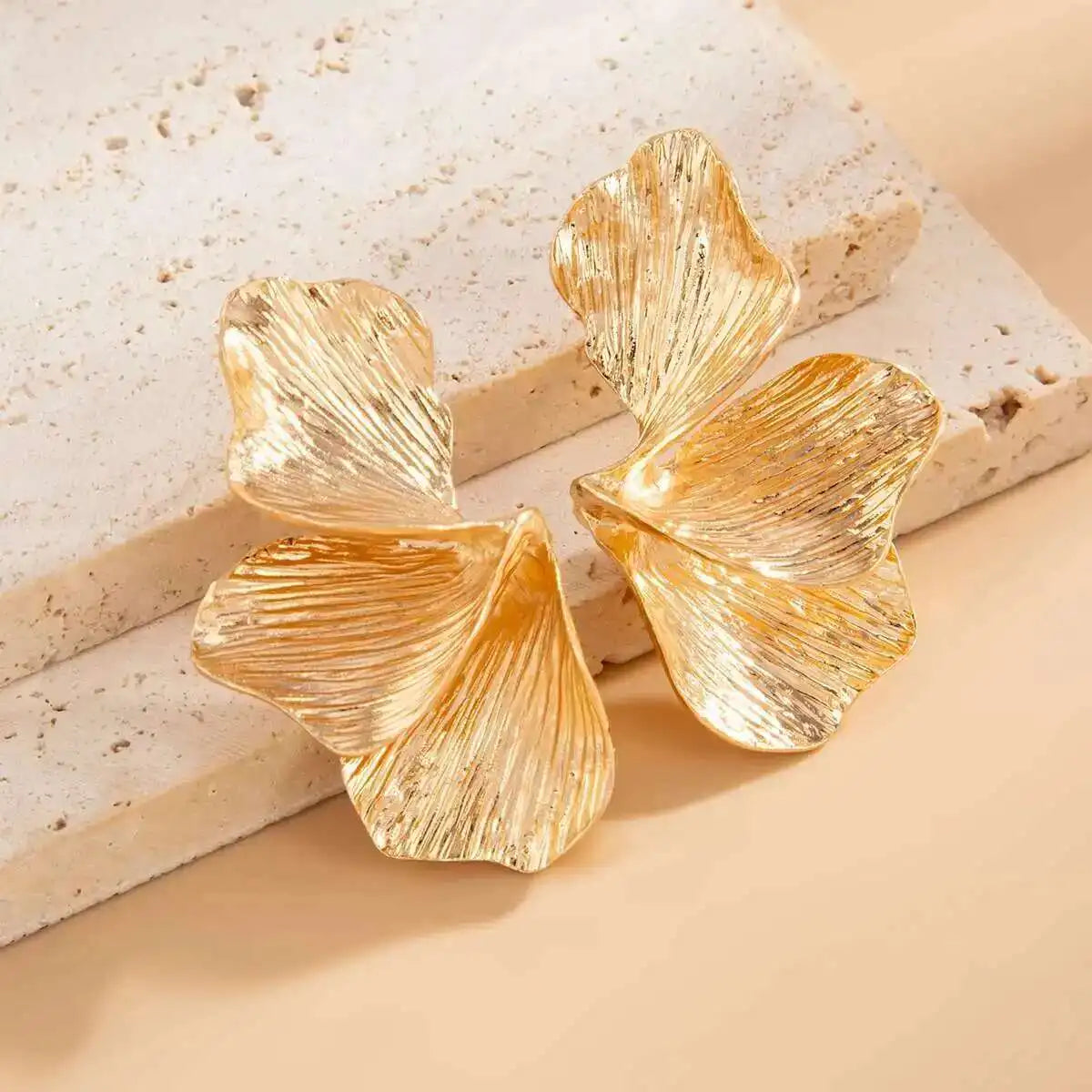 Brincos de Pétala Em Ouro