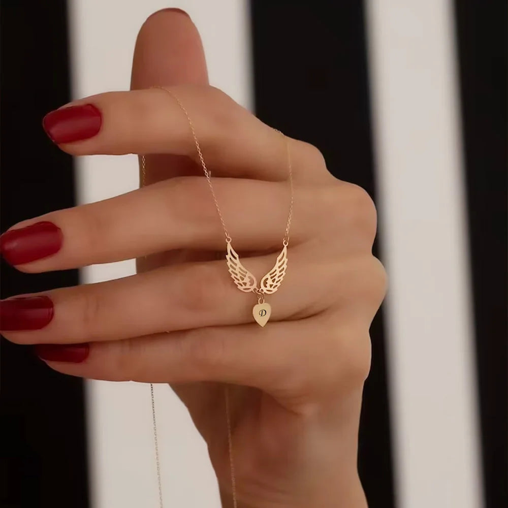 Colar Letra Inicial Asas de Anjo