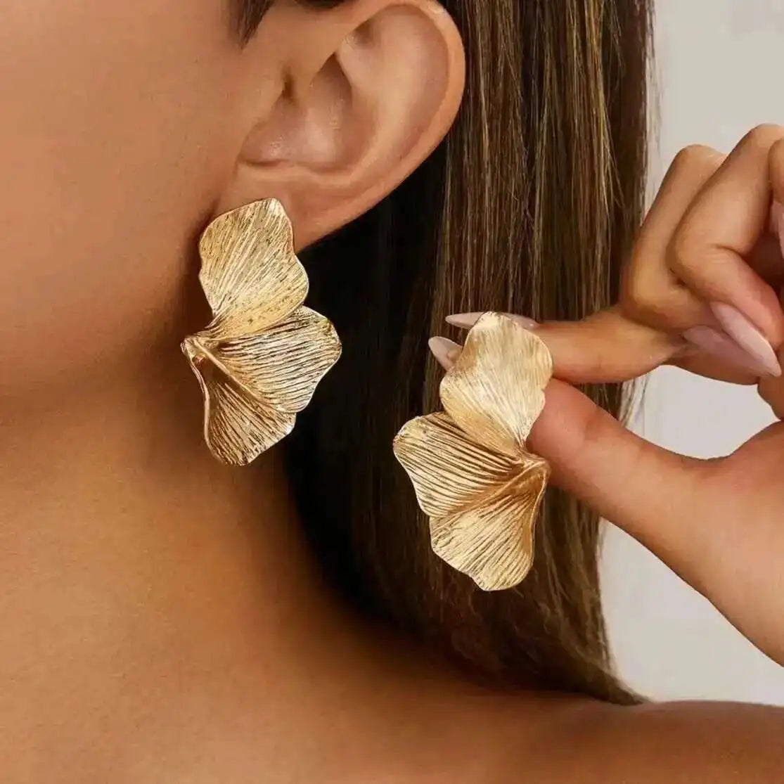 Brincos de Pétala Em Ouro