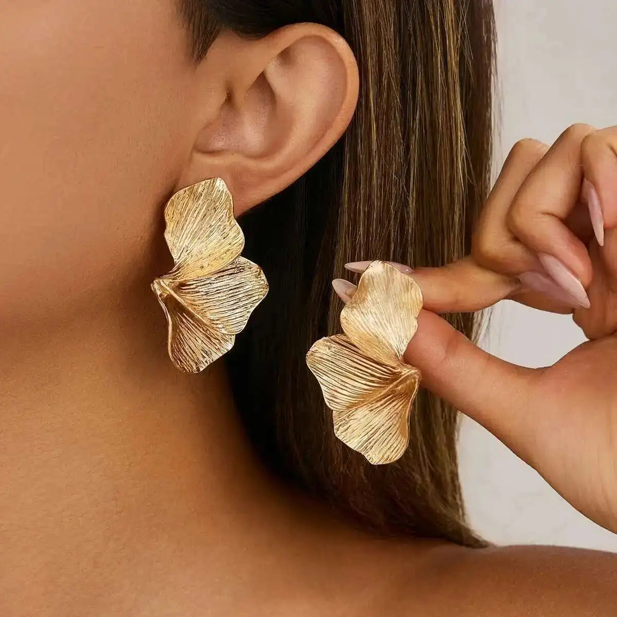 Brincos de Pétala Em Ouro