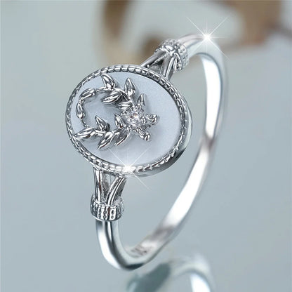 Anel Feminino Em Ouro Vintage Com Detalhes Em Prata