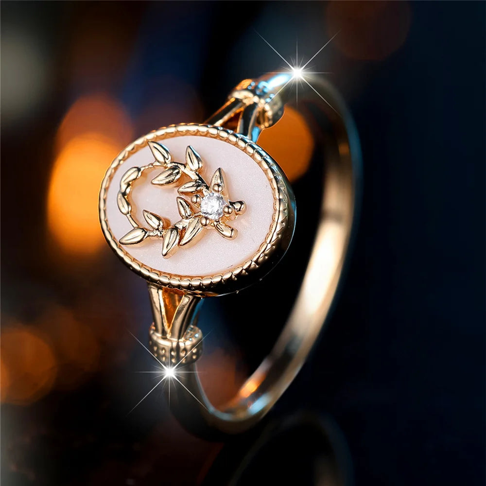 Anel Feminino Em Ouro Vintage Com Detalhes Em Prata